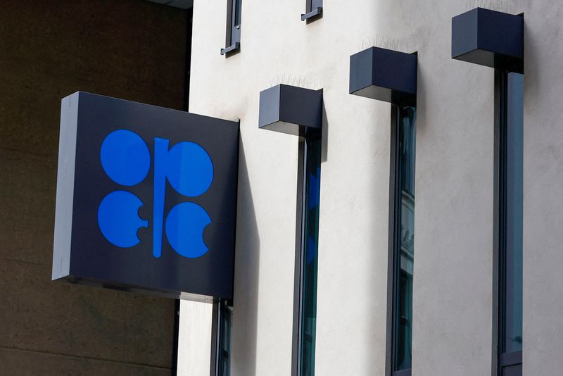 &copy; Reuters. 　１２月１日、石油輸出国機構（ＯＰＥＣ）とロシアなど非加盟国で構成する「ＯＰＥＣプラス」は、４日の会合で現状維持を決定する可能性が高いとみられているが、一部のアナリストは