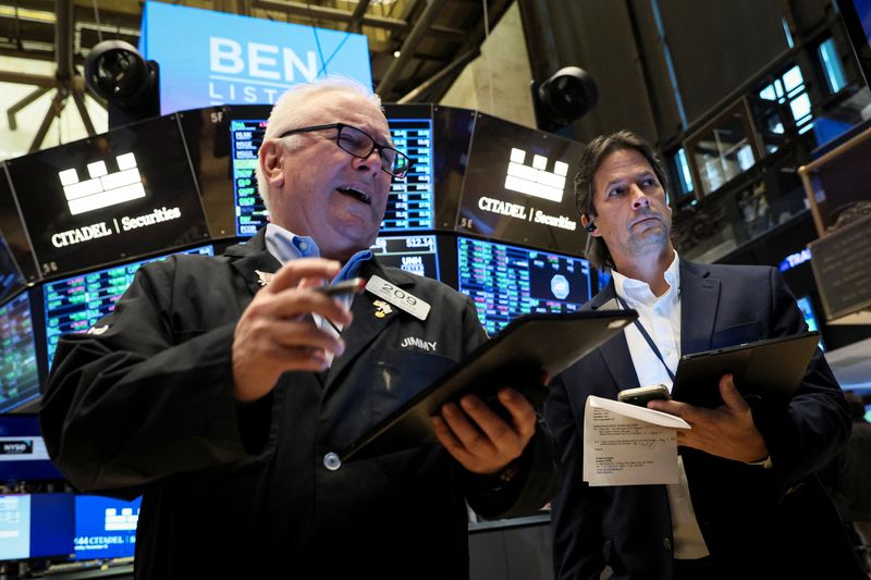 &copy; Reuters. FILE PHOTO: Traders work on the floor of the New York Stock Exchange (NYSE) in New York City, U.S., November 15, 2022. REUTERS/Brendan McDermid