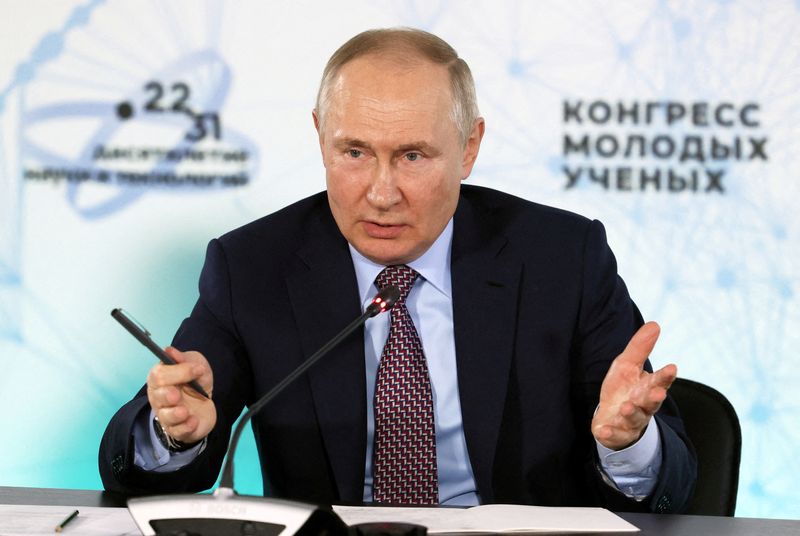 &copy; Reuters. الرئيس الروسي فلاديمير بوتين خلال مؤتمر في روسيا يوم الخميس. صورة لرويترز من وكالة سبوتنيك للأنباء.