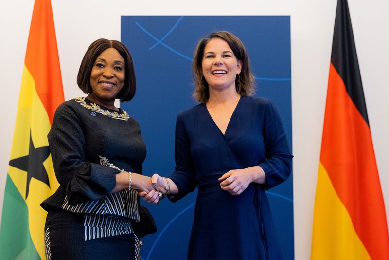 © Reuters. German Foreign Minister Annalena Baerbock and Ghana's Minister for Foreign Affairs and Regional Integration Republic Shirley Ayorkor Botchwey meet for bilateral talks at a G7 Foreign Ministers Meeting at the City Hall in Muenster, Germany November 4, 2022 Rolf Vennenbernd/Pool via REUTERS - RC22FX92L2QA