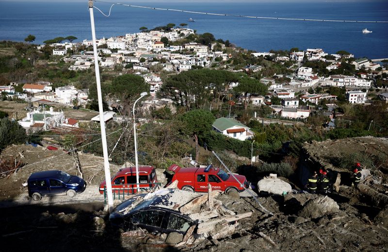 &copy; Reuters. Vue des dégâts causés par un glissement de terrain sur l'île italienne d'Ischia en novembre. /Photo prise le 28 novembre 2022/REUTERS/Guglielmo Mangiapane