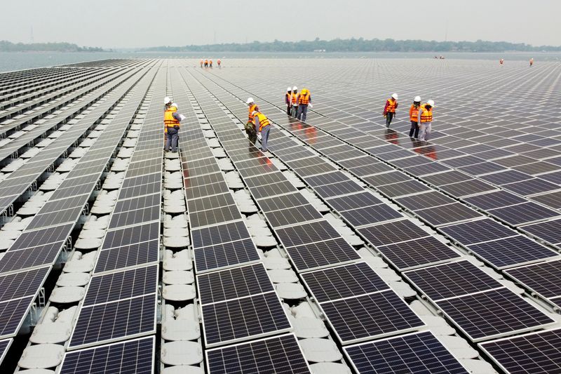 U.S. trade probe accuses several big Chinese solar companies of dodging tariffs