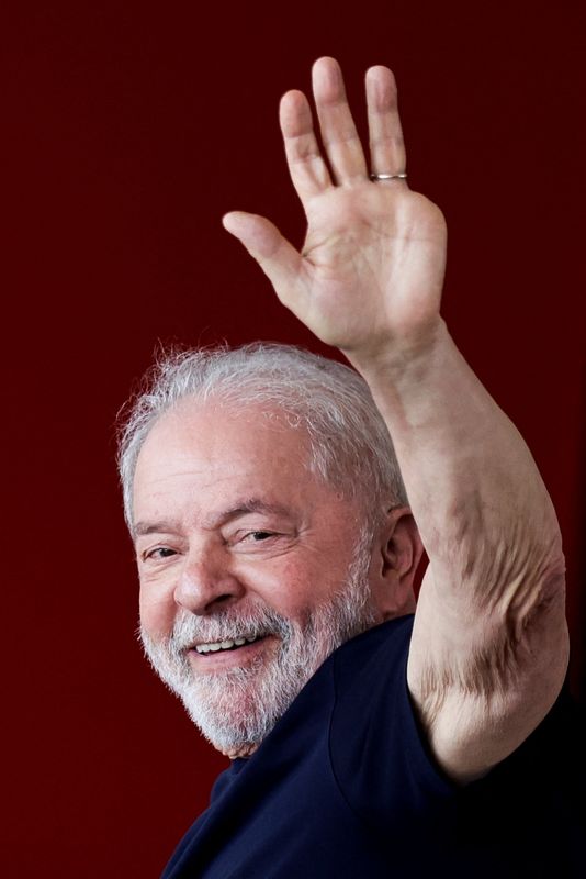 Lula diz que ministro da Fazenda terá 