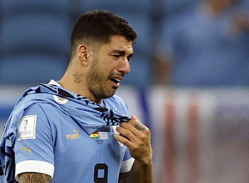 &copy; Reuters. Luis Suárez chora após eliminação do Uruguai da Copa do Mundo
02/12/2022
REUTERS/John Sibley