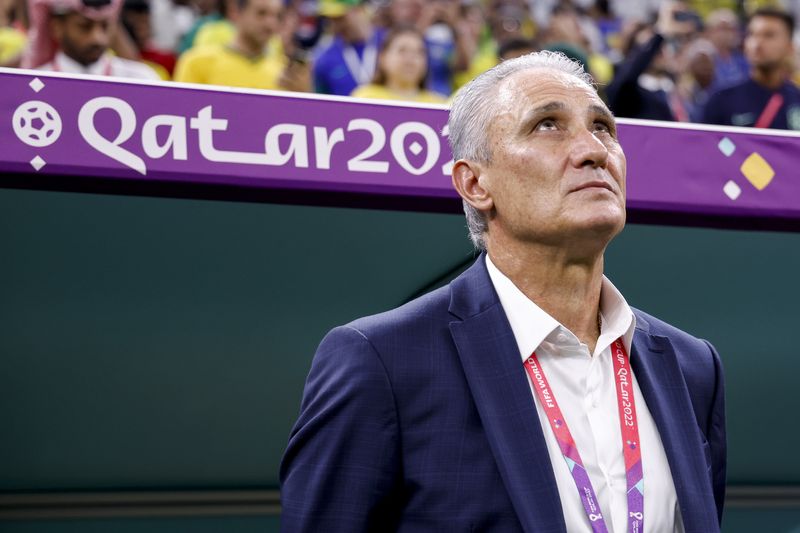 &copy; Reuters. Técnico Tite durante partida Brasil x Camarões
02/12/2022
Yukihito Taguchi-USA TODAY Sports