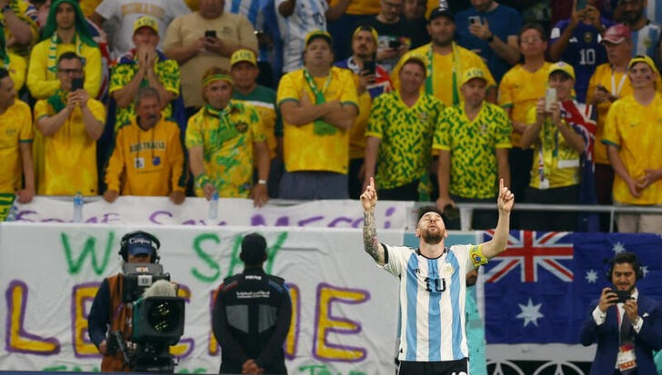 &copy; Reuters. Dic 3, 2022 
Foto del sábado del capitán de Argentina Lionel Messi celebrando tras marcar ate Australia 
REUTERS/Kai Pfaffenbach