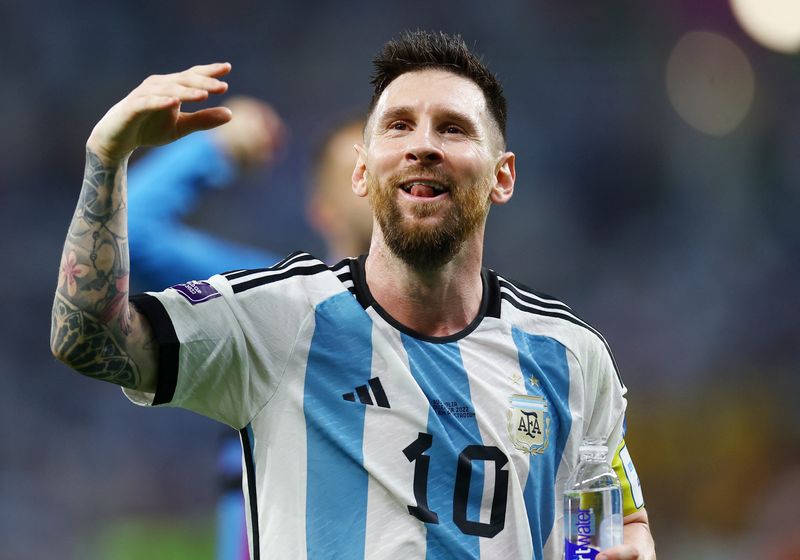 &copy; Reuters. Lionel Messi comemora classificação da Argentina às quartas de final da Copa do Mundo do Catar após vitória sobre a Austrália
03/12/2022 REUTERS/Kai Pfaffenbach