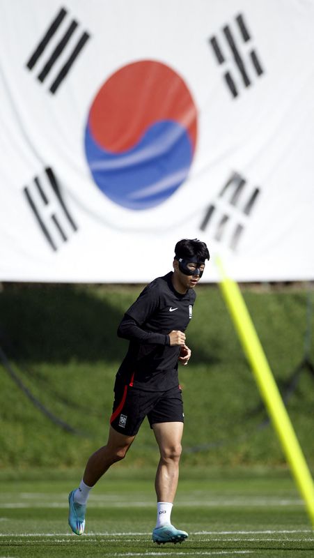 &copy; Reuters. Son Heung-min durante treino da Coreia do Sul
04/12/2022
REUTERS/John Sibley