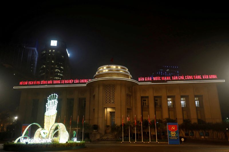 &copy; Reuters. FILE PHOTO: Vietnam's State Bank building is seen in Hanoi, Vietnam March 16, 2020. REUTERS/Kham/File Photo