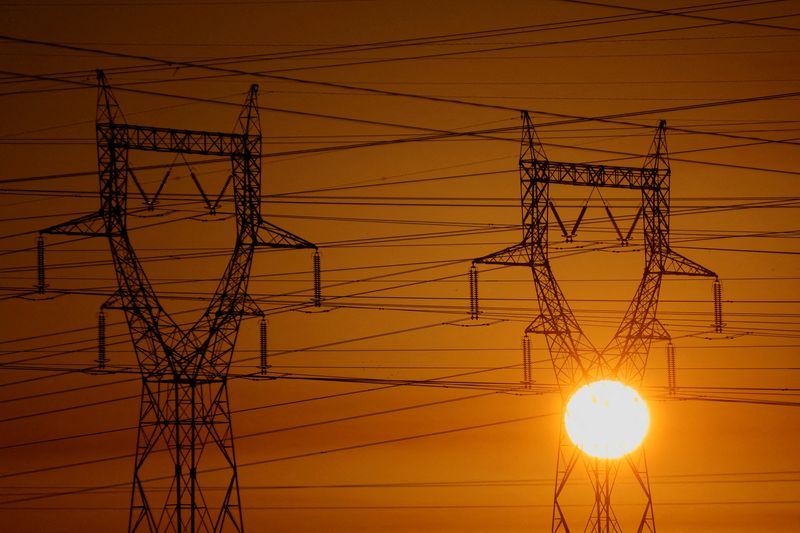 &copy; Reuters. FILE PHOTO: Electrical power pylons of high-tension electricity lines are seen at sunset in Saint-Folquin, near Gravelines, France, November 29, 2022. REUTERS/Pascal Rossignol/File Photo
