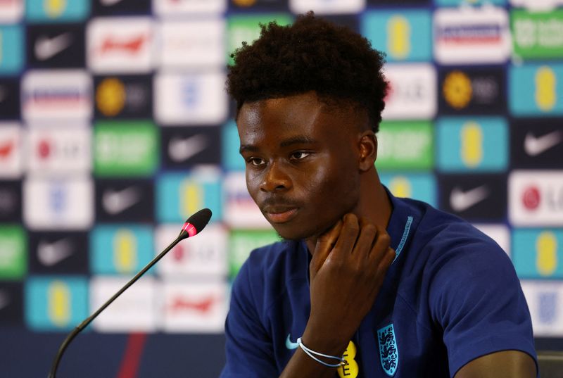 &copy; Reuters. Bukayo Saka, da seleção da Inglaterra, durante entrevista coletiva na Copa do Mundo do Catar
05/12/2022 REUTERS/Molly Darlington