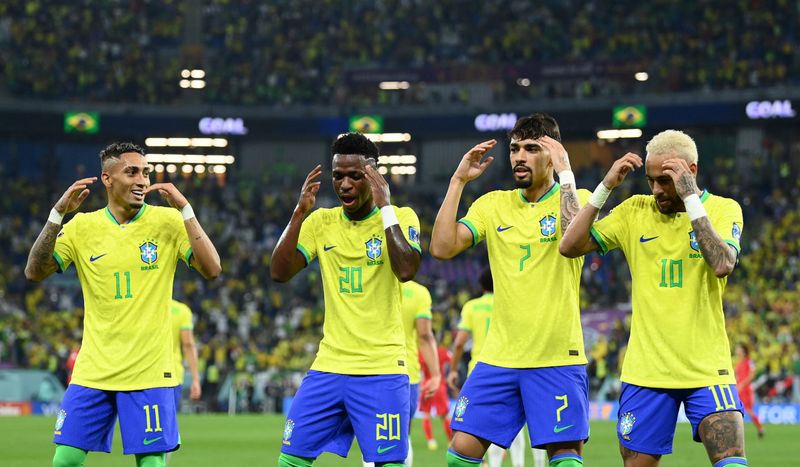 &copy; Reuters. Jogadores da seleção brasileira comemoram gol de Vinícius Jr. contra a Coreia do Sul
05/12/2022
REUTERS/Annegret Hilse