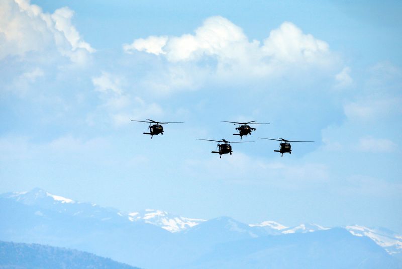 © Reuters. U.S. Black Hawk helicopters fly as NATO allied troops carry out Swift Response 22 exercises during a media open day at Krivolak army base, North Macedonia, May 12, 2022. REUTERS/Ognen Teofilovski/File Photo