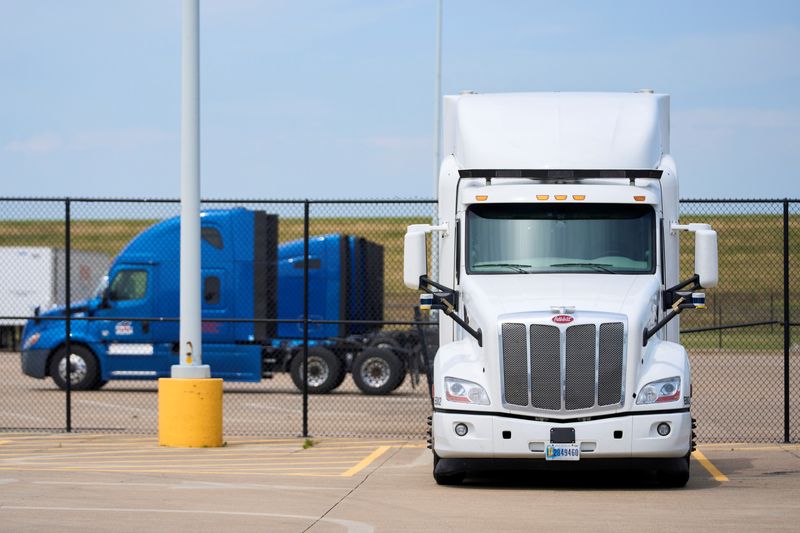 &copy; Reuters. An AV truck is parked at a TuSimple facility at AllianceTexas, a 27,000 acre business complex boasting some of the country’s largest freight operations, in Fort Worth, Texas, U.S. May 18, 2022. Picture taken May 18, 2022.  REUTERS/Cooper Neill/File Phot