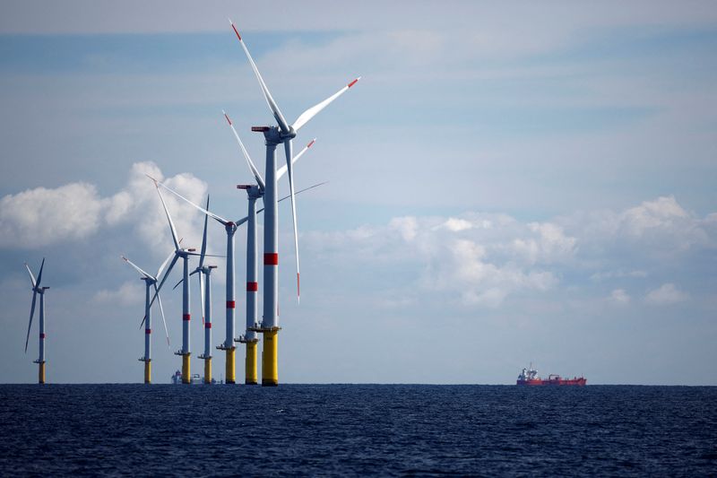 &copy; Reuters. Des éoliennes sont visibles dans le parc éolien offshore de Saint-Nazaire, au large de la péninsule guérandaise, dans l'ouest de la France. /Photo prise le 30 septembre 2022/REUTERS/Stephane Mahe