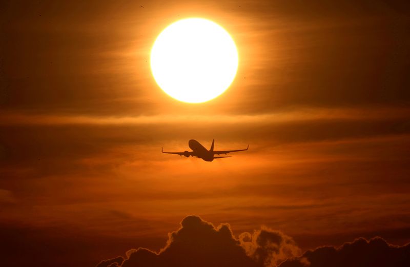 &copy; Reuters. Photo d'archives : Un avion décolle de l'aéroport de Francfort, en Allemagne. /Photo prise le 16 mars 2020/REUTERS/Kai Pfaffenbach