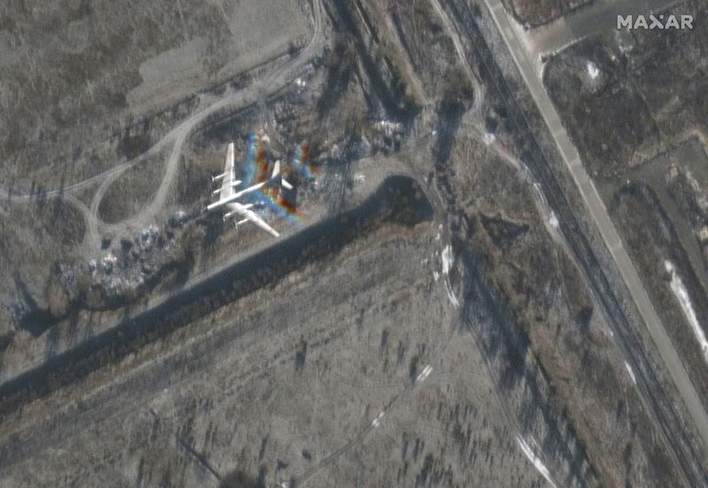 &copy; Reuters. Imagem de satélite da base aérea de Engels em Saratov
 3/12/2022   Divulgação