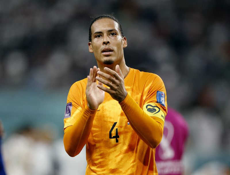 &copy; Reuters. Zagueiro da seleção da Holanda Virgil van Djik comemora após vitória sobre Estados Unidos nas oitavas de final da Copa do Mundo do Catar
03/12/2022 REUTERS/John Sibley