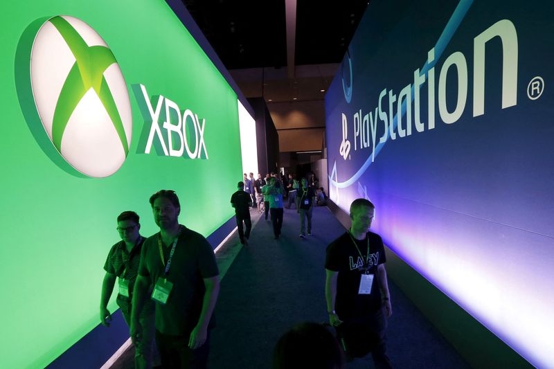 &copy; Reuters. Logotipos da Microsoft Xbox e da Sony PlayStation na Electronic Entertainment Expo, em Los Angeles
16/06/2015
REUTERS/Lucy Nicholson