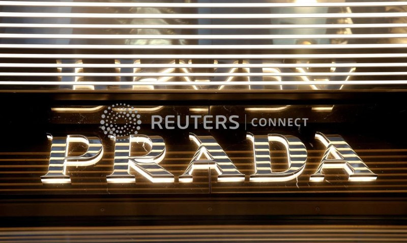 &copy; Reuters. Logo di Prada a Zurigo, 26 ottobre 2016.  REUTERS/Arnd Wiegmann/File Photo