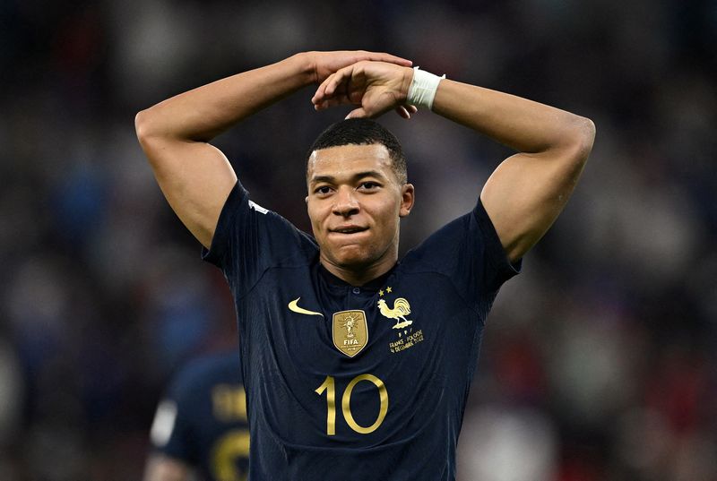 &copy; Reuters. Mbappé em jogo da França contra Polônia
 4/12/2022    REUTERS/Dylan Martinez