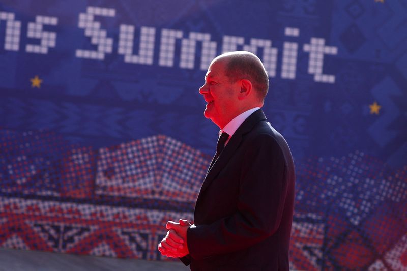 &copy; Reuters. German Chancellor Olaf Scholz arrives for the EU-Western Balkans summit in Tirana, Albania, December 6, 2022. REUTERS/Florion Goga