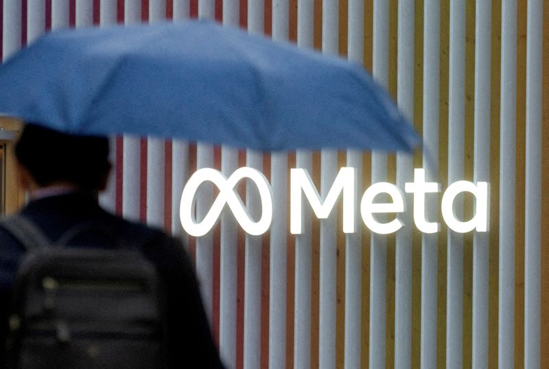 &copy; Reuters. Il logo Meta Platforms a Davos, in Svizzera. REUTERS/Arnd Wiegmann