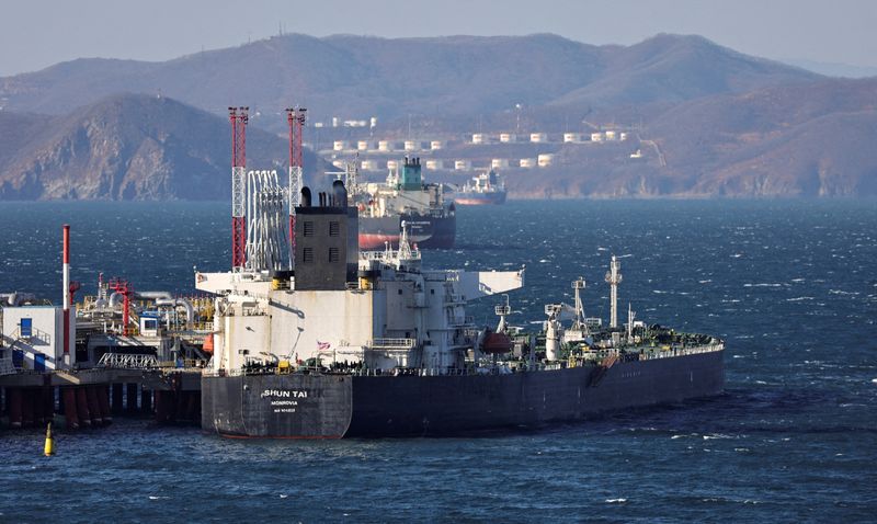 &copy; Reuters. FILE PHOTO: Shun Tai crude oil tanker is seen anchored at the terminal Kozmino in Nakhodka Bay near the port city of Nakhodka, Russia, December 4, 2022. REUTERS/Tatiana Meel