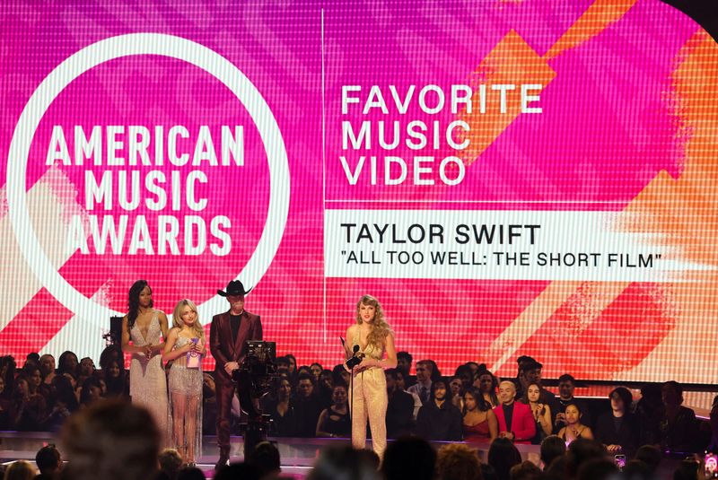 &copy; Reuters. FILE PHOTO: Taylor Swift receives the Favorite Music Video award for "All Too Well: The Short Film" during 2022 American Music Awards, at the Microsoft Theater in Los Angeles, California, U.S., November 20, 2022. REUTERS/Mario Anzuoni/File Photo