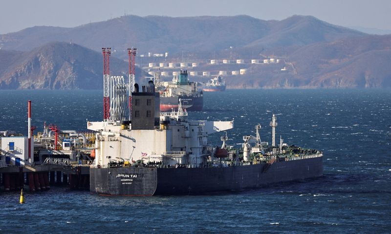 &copy; Reuters. FILE PHOTO: Shun Tai crude oil tanker is seen anchored at the terminal Kozmino in Nakhodka Bay near the port city of Nakhodka, Russia, December 4, 2022. REUTERS/Tatiana Meel/File Photo