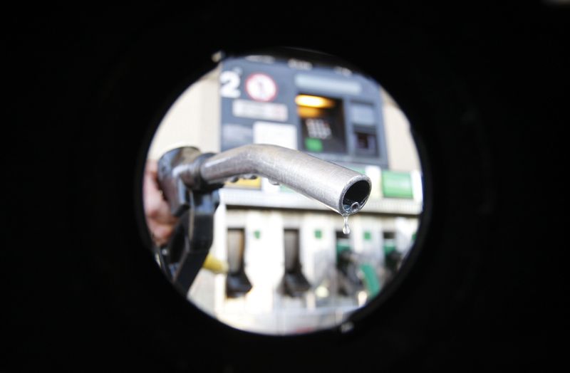 France: Le gouvernement versera en 2023 une indemnité carburant ciblée de 100 euros, dit Borne