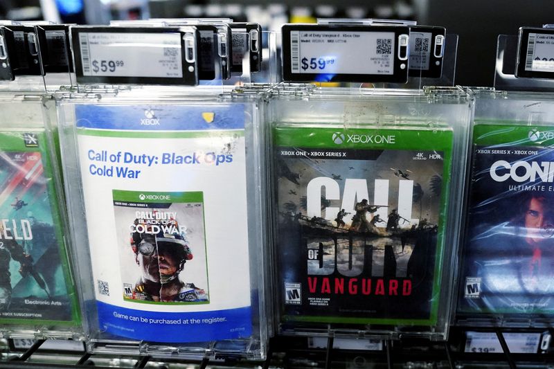 &copy; Reuters. Jogos  "Call of Duty", da Activision, são retratados em loja em Nova York, EUA.
18/01/2022.  REUTERS/Carlo Allegri/File Photo