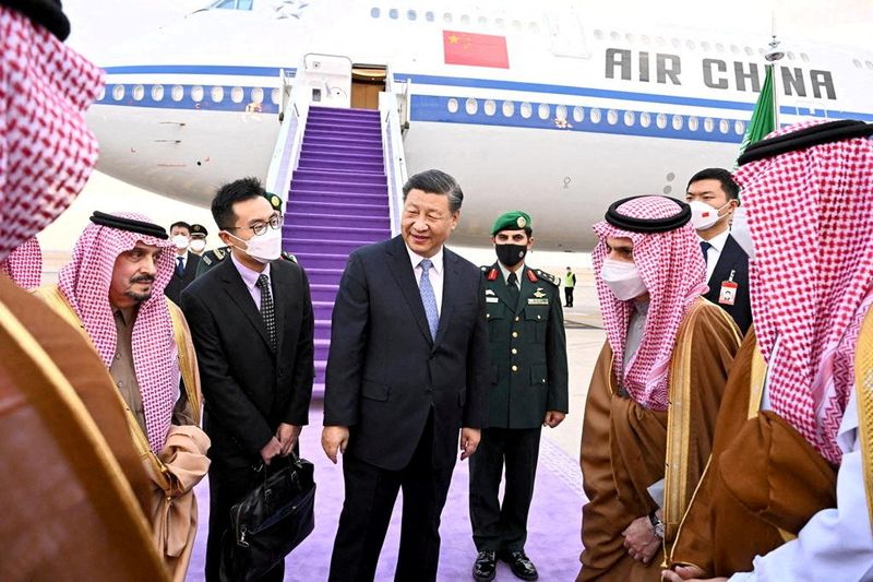 © Reuters. Chinese President Xi Jinping arrives in Riyadh, Saudi Arabia, December 7, 2022. Saudi Press Agency/Handout via REUTERS 