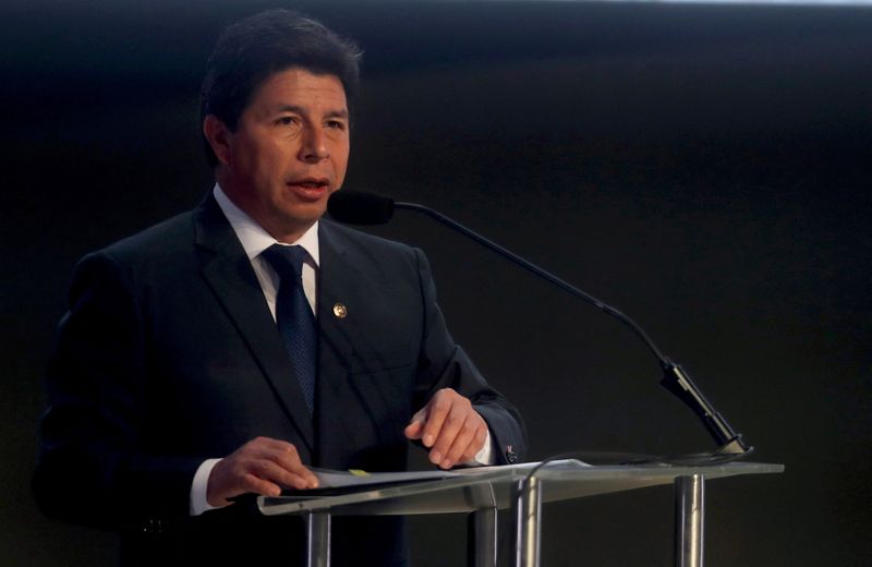 DATOS-Historial de expresidentes de Perú: destituidos, acusados y perseguidos por corrupción