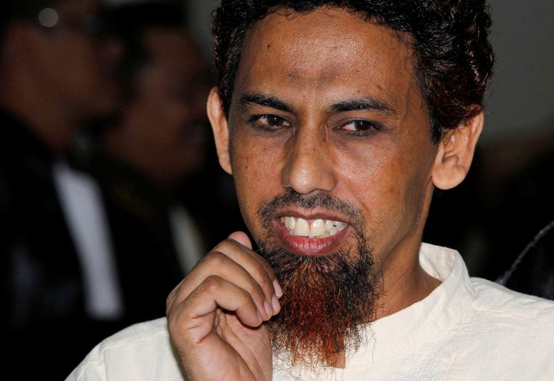 &copy; Reuters. صانع القنابل عمر باتيك المدان في تفجيرات بالي بإندونيسيا في صورة من أرشيف رويترز.