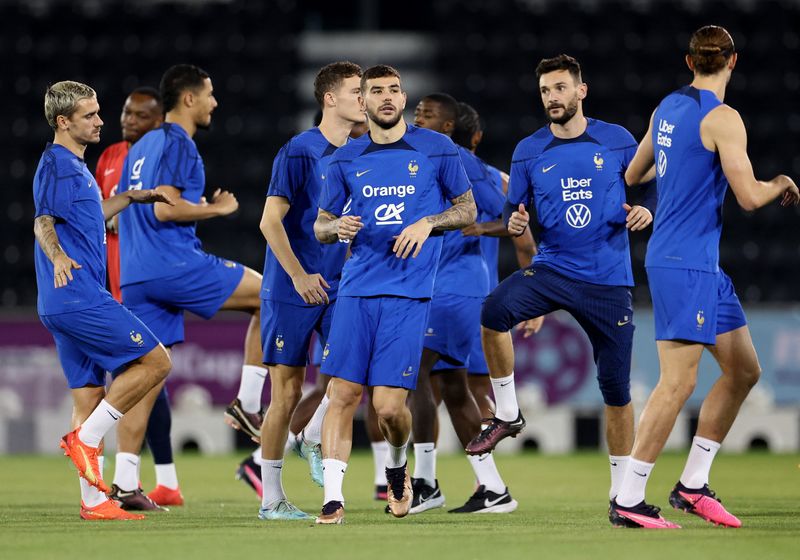 &copy; Reuters. Foto de archivo de un entrenamiento de la selección de Francia en Qatar. Estadiio Al Sadd SC, Doha, Qatar. 6 de diciembre de 2022.
REUTERS/Marko Djurica