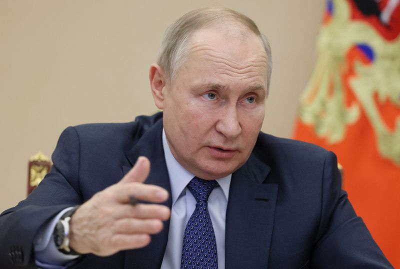 © Reuters. الرئيس الروسي فلاديمير بوتين يعقد الاجتماع السنوي للمجلس الرئاسي للمجتمع المدني وحقوق الإنسان في موسكو يوم الأربعاء. صورة لرويترز من وكالة أنباء سبوتنيك. 
