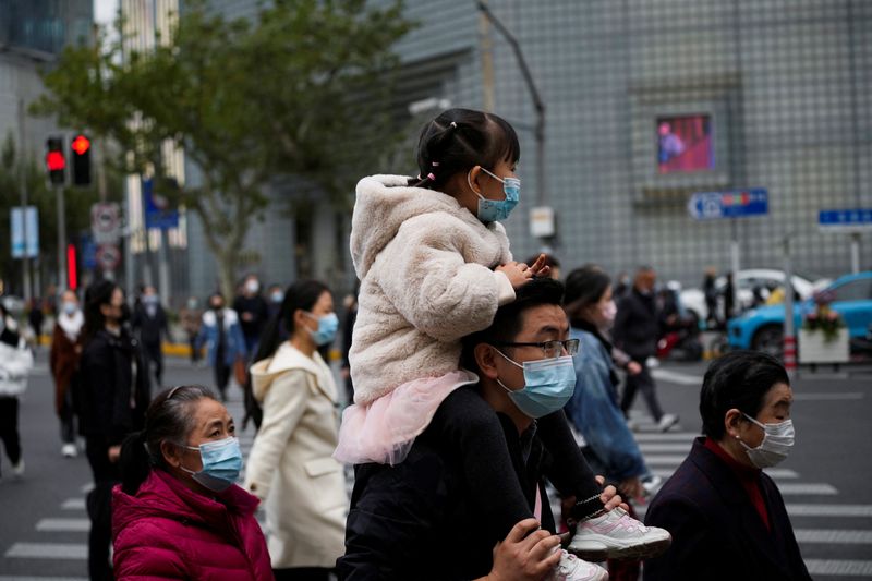 Crece el miedo al COVID tras la marcha atrás de China en su política de 'cero contagios'