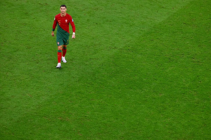&copy; Reuters. Imagen de archivo del jugador portugués Cristiano Ronaldo abandonando la cancha tras el partido ganado por su selección a Suiza en octavos de final del Mundial de Qatar en el Lusail Stadium, Lusail, Qatar. 6 diciembre 2022. REUTERS/Paul Childs