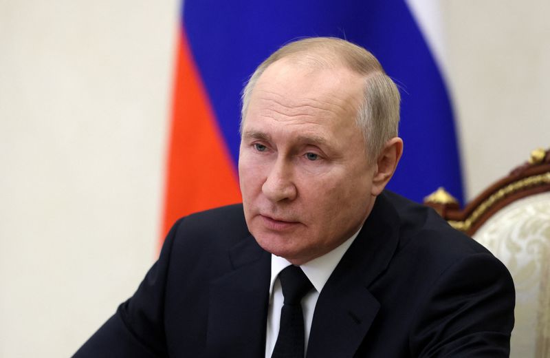 Rusia ataca en el este de Ucrania mientras Putin celebra la captura de territorio