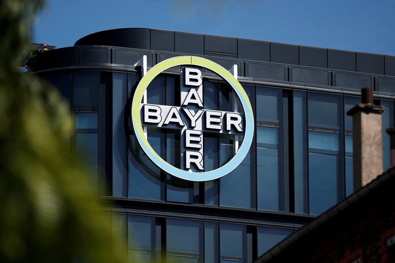 &copy; Reuters. FILE PHOTO: The Bayer AG logo sits on display at the headquarters in La Garenne-Colombes, near Paris, France, May 13, 2019. REUTERS/Benoit Tessier/File Photo