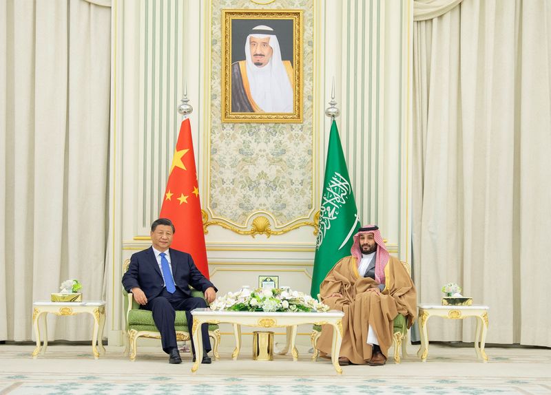 &copy; Reuters. ولي العهد السعودي الأمير محمد بن سلمان يجتمع مع الرئيس الصيني شي جين بينغ في الرياض يوم الخميس خلال زيارته الأولي للبلاد. صورة لرويترز من ال