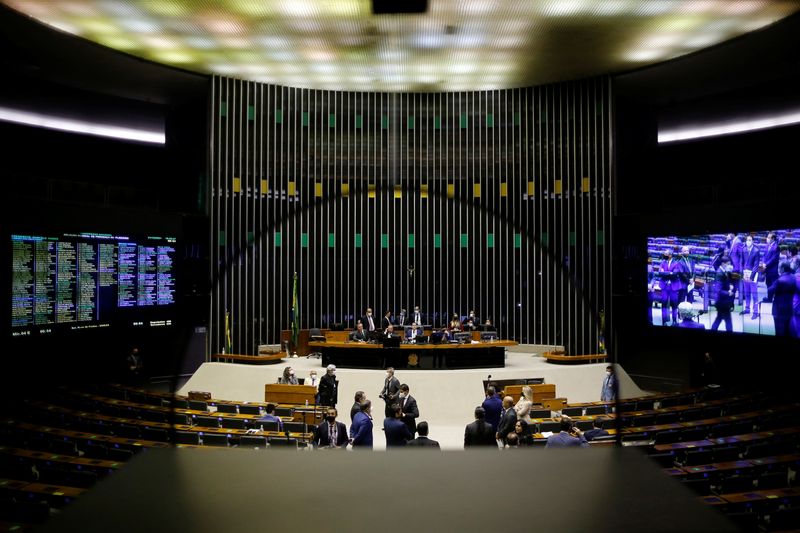 Intenção é votar PEC da Transição até quarta na Câmara, diz deputado José Guimarães