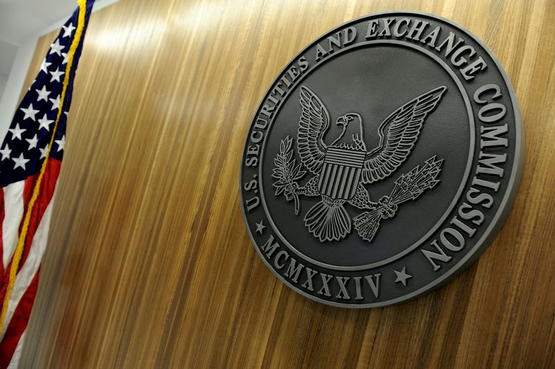 &copy; Reuters.  １２月８日、 米証券取引委員会（ＳＥＣ）は、仮想通貨リスクに関する新たな指針を公表した。写真はワシントンのSECで２０１１年６月撮影（２０２２年　ロイター/Jonathan Ernst）