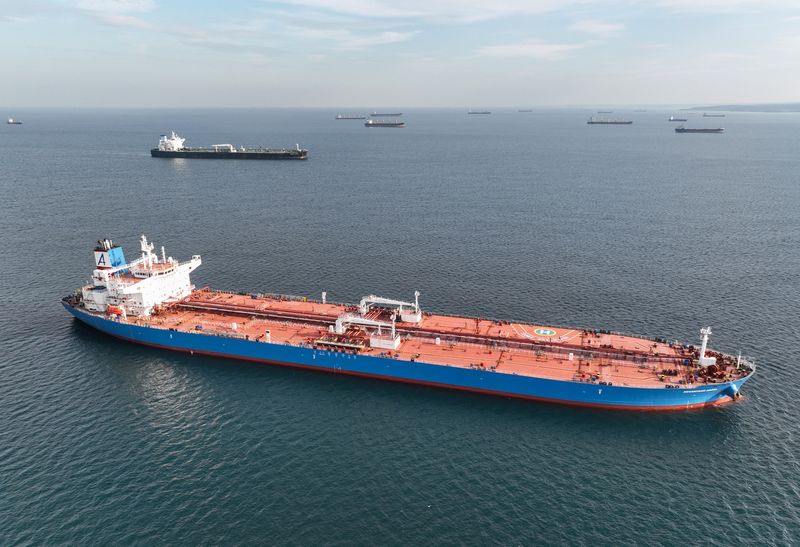 &copy; Reuters. Oil tankers wait at anchorage in the Black Sea off Kilyos near Istanbul, Turkey, December 8, 2022. REUTERS/Mehmet Emin Caliskan