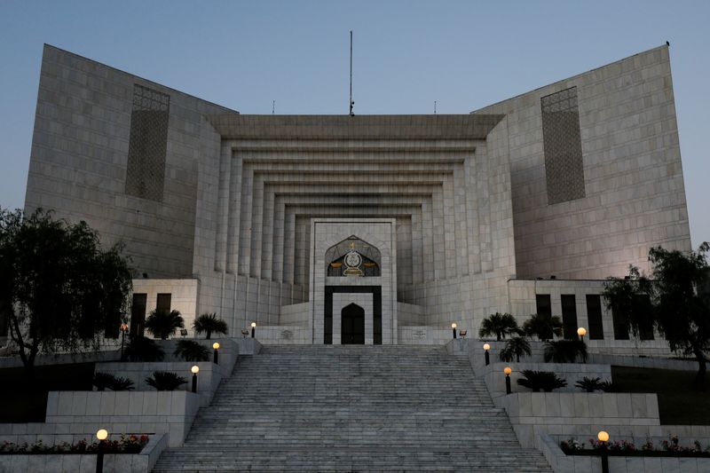 &copy; Reuters. FILE PHOTO: A general view of the Supreme Court of Pakistan building at the evening hours, in Islamabad, Pakistan April 7, 2022. REUTERS/Akhtar Soomro
