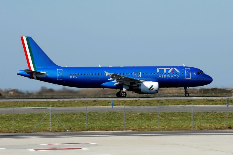 © Reuters. FILE PHOTO: A new state-owned Italian carrier Italia Trasporto Aereo plane with the new blue livery is seen at Fiumicino airport before a news conference to present the aircraft's new fleet, in Rome, Italy, March 1, 2022. REUTERS/Remo Casilli/File Photo