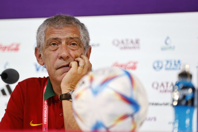 &copy; Reuters. Técnico da seleção de Portugal Fernando Santos
 9/12/2022     REUTERS/Suhaib Salem