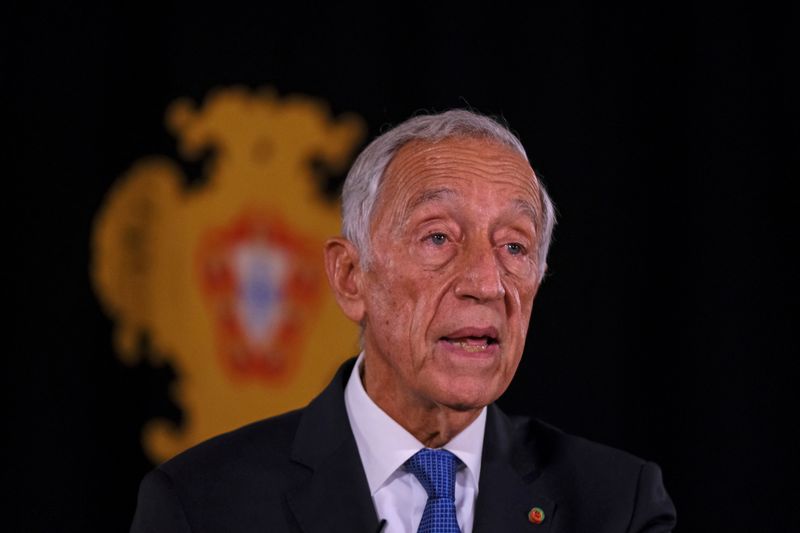 &copy; Reuters. FILE PHOTO: Portugal's President Marcelo Rebelo de Sousa addresses the nation to announce his decision to dissolve parliament triggering snap general elections, in Belem Palace, Lisbon, Portugal, November 4, 2021. REUTERS/Pedro Nunes