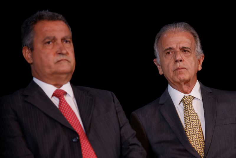 © Reuters. Chief of Staff of the Presidency nominee Rui Costa and defence minister nominee Jose Mucio attend a news conference at the transition government building in Brasilia, Brazil December 9, 2022. REUTERS/Adriano Machado